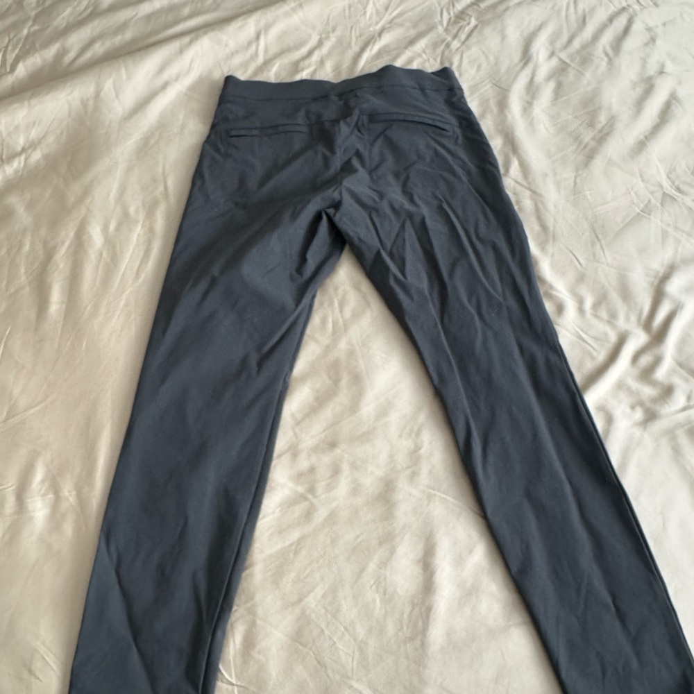 Athleta is womens green stretchy Chinos - Picture 3 of 4